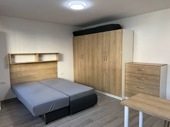 obývací kout - Pronájem bytu 1+kk v osobním vlastnictví 33 m², Chrudim