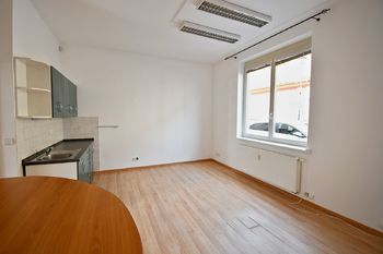 KANCELÁŘ 1 - Prodej kancelářských prostor 73 m², Vodňany
