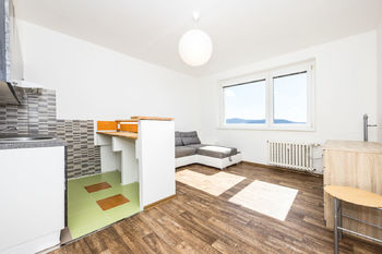 Kuchyňský kout a obývací pokoj - Pronájem bytu 2+kk v družstevním vlastnictví 50 m², Ústí nad Labem