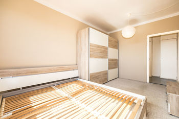 Ložnice - Pronájem bytu 2+kk v družstevním vlastnictví 50 m², Ústí nad Labem