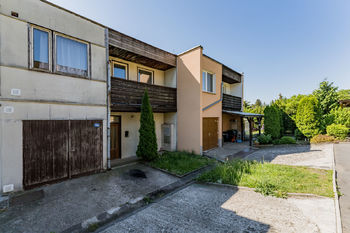 Vnější pohled vstup - Prodej domu 95 m², Chožov