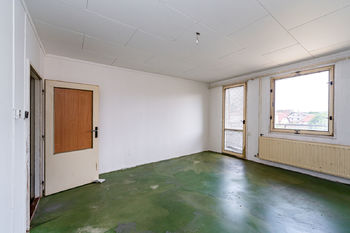 dolní pokoj s lodžií - Prodej domu 95 m², Chožov