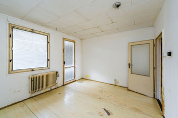Pokoj nad vchodem s lodžií - Prodej domu 95 m², Chožov
