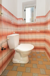 Koupelna přízemí - Prodej domu 90 m², Manětín
