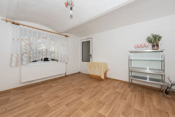 Pokoj přízemí - Prodej domu 90 m², Manětín