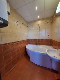 Koupelna - Prodej bytu 3+1 v osobním vlastnictví 82 m², Třebíč
