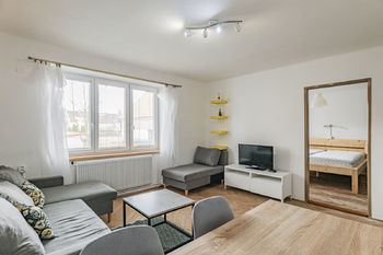 Obývací pokoj. - Pronájem bytu 2+1 v osobním vlastnictví 63 m², Jindřichův Hradec
