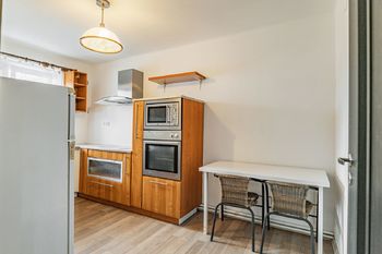 Kuchyně. - Pronájem bytu 2+1 v osobním vlastnictví 63 m², Jindřichův Hradec