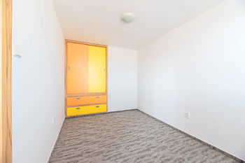 Pokoj (přístup z kuchyně) - Prodej bytu 3+1 v osobním vlastnictví 67 m², Lanškroun