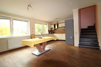 Kuchyňský kout - Prodej domu 159 m², Bašť