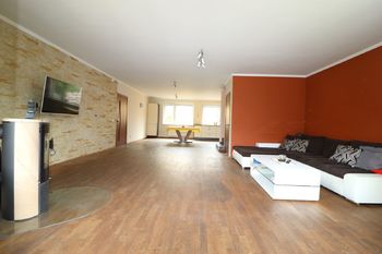 Obývací pokoj - Prodej domu 159 m², Bašť