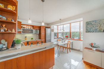 Kuchyně - Prodej domu 190 m², Buštěhrad