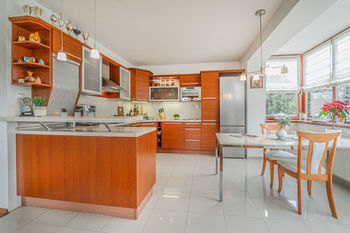 Kuchyně - Prodej domu 190 m², Buštěhrad