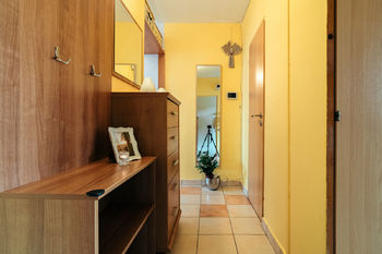 Prodej bytu 2+1 s lodžií, 66 m2, Hraničářů, Mikulov - Prodej bytu 2+1 v osobním vlastnictví 54 m², Mikulov