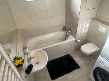 koupelna - Prodej bytu 1+kk v osobním vlastnictví 44 m², Milovice