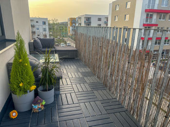 terasa - Prodej bytu 1+kk v osobním vlastnictví 44 m², Milovice 