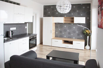 obývací pokoj s kuchyňským koutem - Pronájem bytu 1+kk v osobním vlastnictví 33 m², Pardubice 