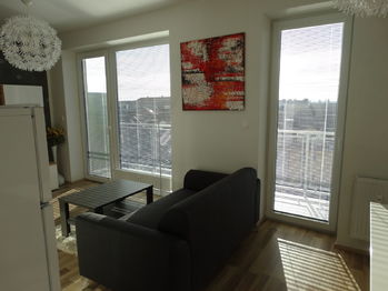 obývací pokoj s kuchyňským koutem - Pronájem bytu 1+kk v osobním vlastnictví 33 m², Pardubice