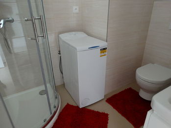 koupelna s WC - Pronájem bytu 1+kk v osobním vlastnictví 33 m², Pardubice