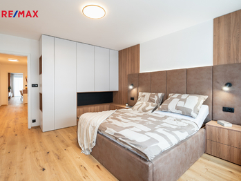 Vzorový byt - ukázka standardů podlah, dveří, klik, vypínačů, ovladačů podlahového topení - Prodej bytu 3+kk v osobním vlastnictví 139 m², České Budějovice