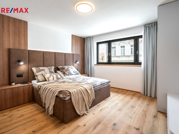 Vzorový byt - ukázka standardů podlah, dveří, klik, vypínačů, ovladačů podlahového topení - Prodej bytu 3+kk v osobním vlastnictví 139 m², České Budějovice