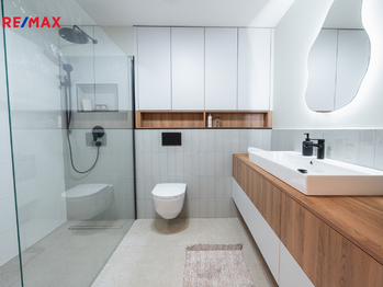 Vzorový byt - ukázka standardů podlah, dveří, klik, vypínačů, ovladačů podlahového topení - Prodej bytu 3+kk v osobním vlastnictví 139 m², České Budějovice