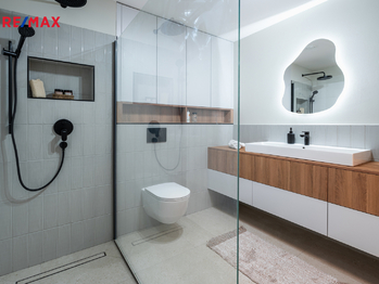 Vzorový byt - ukázka standardů podlah, dveří, klik, vypínačů, ovladačů podlahového topení - Prodej bytu 3+kk v osobním vlastnictví 139 m², České Budějovice