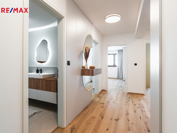 Vzorový byt - ukázka standardů podlah, dveří, klik, vypínačů, ovladačů podlahového topení - Prodej bytu 3+kk v osobním vlastnictví 139 m², České Budějovice