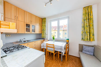 Prodej bytu 1+kk v osobním vlastnictví 56 m², Praha 6 - Dejvice