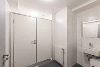 Toalety - Pronájem komerčního prostoru 75 m², Praha 8 - Karlín