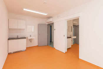 Komerční prostory - Pronájem komerčního prostoru 75 m², Praha 8 - Karlín 