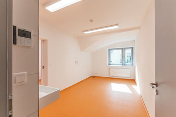 Komerční prostory  - Pronájem komerčního prostoru 75 m², Praha 8 - Karlín
