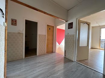 Chodba patro - Prodej domu 96 m², Chožov