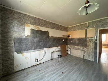 Kuchyň patro - bez linky - Prodej domu 96 m², Chožov