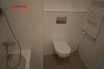koupelna + WC - Pronájem bytu 2+kk v osobním vlastnictví 48 m², Praha 9 - Letňany