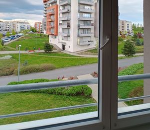 výhled z ložnice - Pronájem bytu 2+kk v osobním vlastnictví 48 m², Praha 9 - Letňany