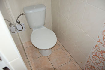 WC - Pronájem bytu 3+1 v osobním vlastnictví, Zruč-Senec