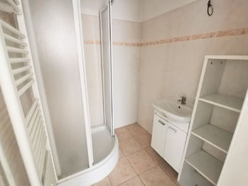 Koupelna - Pronájem bytu 3+1 v osobním vlastnictví, Zruč-Senec
