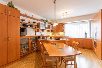 Prodej bytu 3+1 v osobním vlastnictví 70 m², Praha 10 - Vršovice