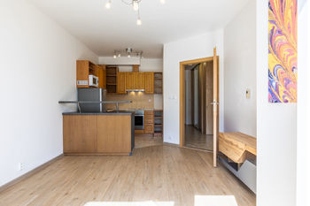 Obývací pokoj s kuchyňským koutem - Pronájem bytu 2+kk v osobním vlastnictví, Praha 4 - Chodov 