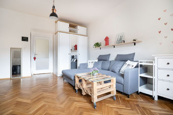 Obývací pokoj 1 - Prodej bytu 2+kk v osobním vlastnictví 44 m², Praha 6 - Bubeneč