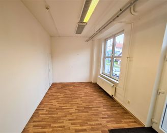  Pronájem obchodních prostor s kanceláří 85 m2 OD Kvanto- Uherský Brod - Pronájem obchodních prostor 85 m², Uherský Brod