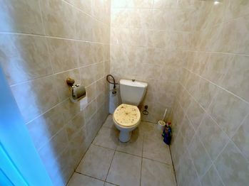 WC - Pronájem kancelářských prostor 364 m², Praha 10 - Strašnice