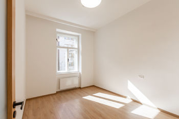 Ložnice II - Pronájem bytu 2+1 v osobním vlastnictví, Praha 8 - Karlín