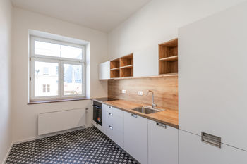 Kuchyně - Pronájem bytu 2+1 v osobním vlastnictví, Praha 8 - Karlín 