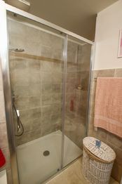 sprchový kout - Prodej bytu 2+kk v osobním vlastnictví 52 m², České Budějovice