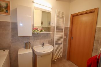 koupelna - Prodej bytu 2+kk v osobním vlastnictví 52 m², České Budějovice