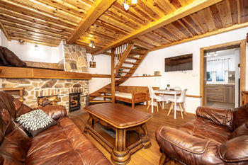 Obývací pokoj s krbem - Prodej chaty / chalupy 58 m², Zdíkov