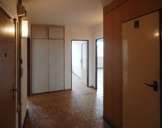 Chodbička v bytě 2 - Prodej bytu 3+1 v osobním vlastnictví 64 m², Rakovník
