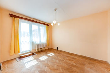 13. Třetí pokoj a vstup na lodžii - Pronájem bytu 3+1 v osobním vlastnictví 59 m², Beroun